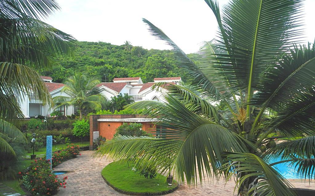 Pool And Garden Facing Apartment In Riviera Foothills Near Baga, Arpora Exterior photo