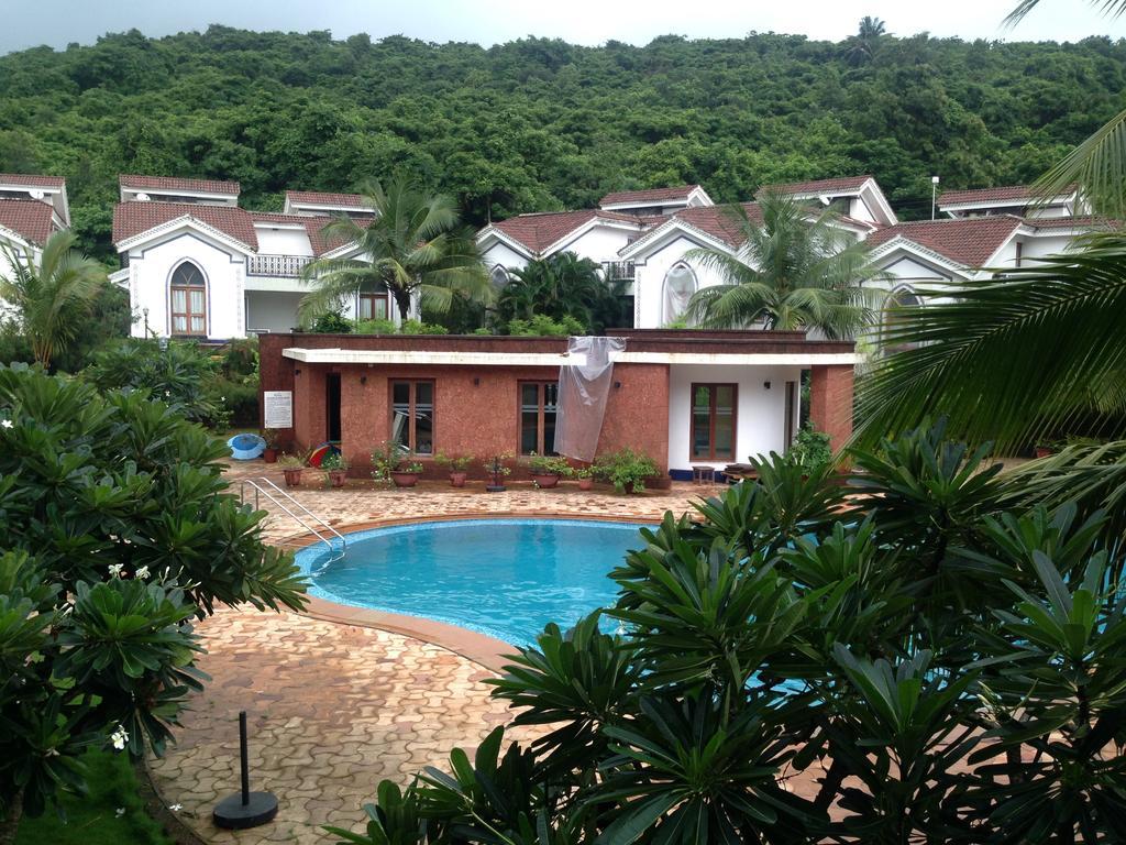 Pool And Garden Facing Apartment In Riviera Foothills Near Baga, Arpora Exterior photo